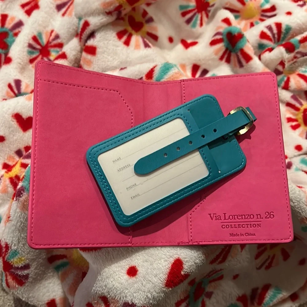 Passport holder and luggage tag set - Picture 2 of 3
